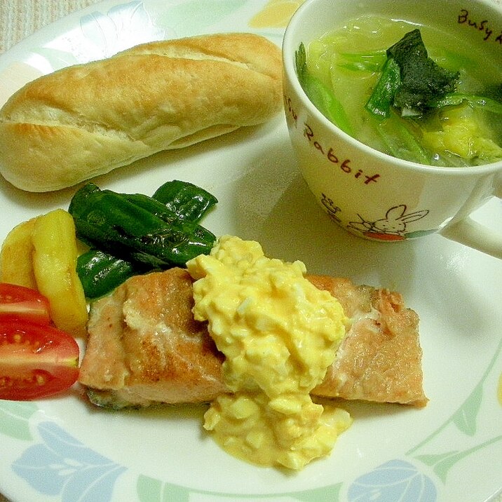 鮭のムニエルタルタルソースがけ プチパン朝食 レシピ 作り方 By Kojarin7 楽天レシピ 鮭のムニエルタルタルソースがけ プチパン朝食 レシピ 作り方 By Kojarin7 楽天レシピ